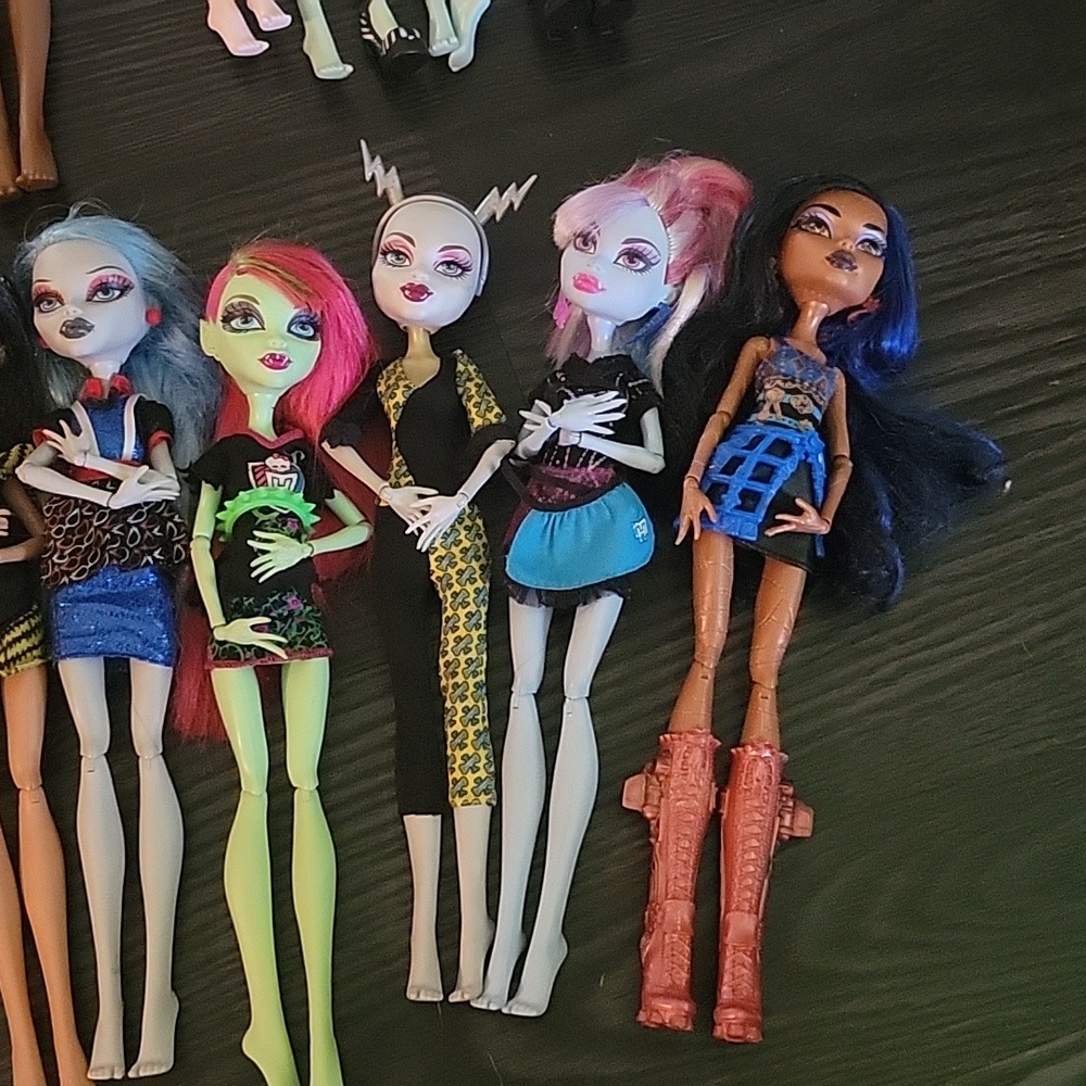 Monster high dolls - Picture 3 of 8